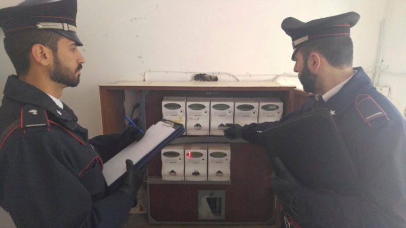 Carabinieri controllano contatori elettrici a Palma