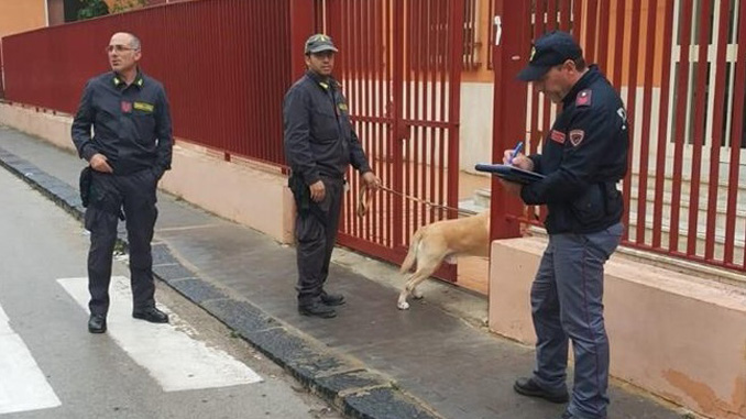 Controlli di polizia e finanze nelle scuole