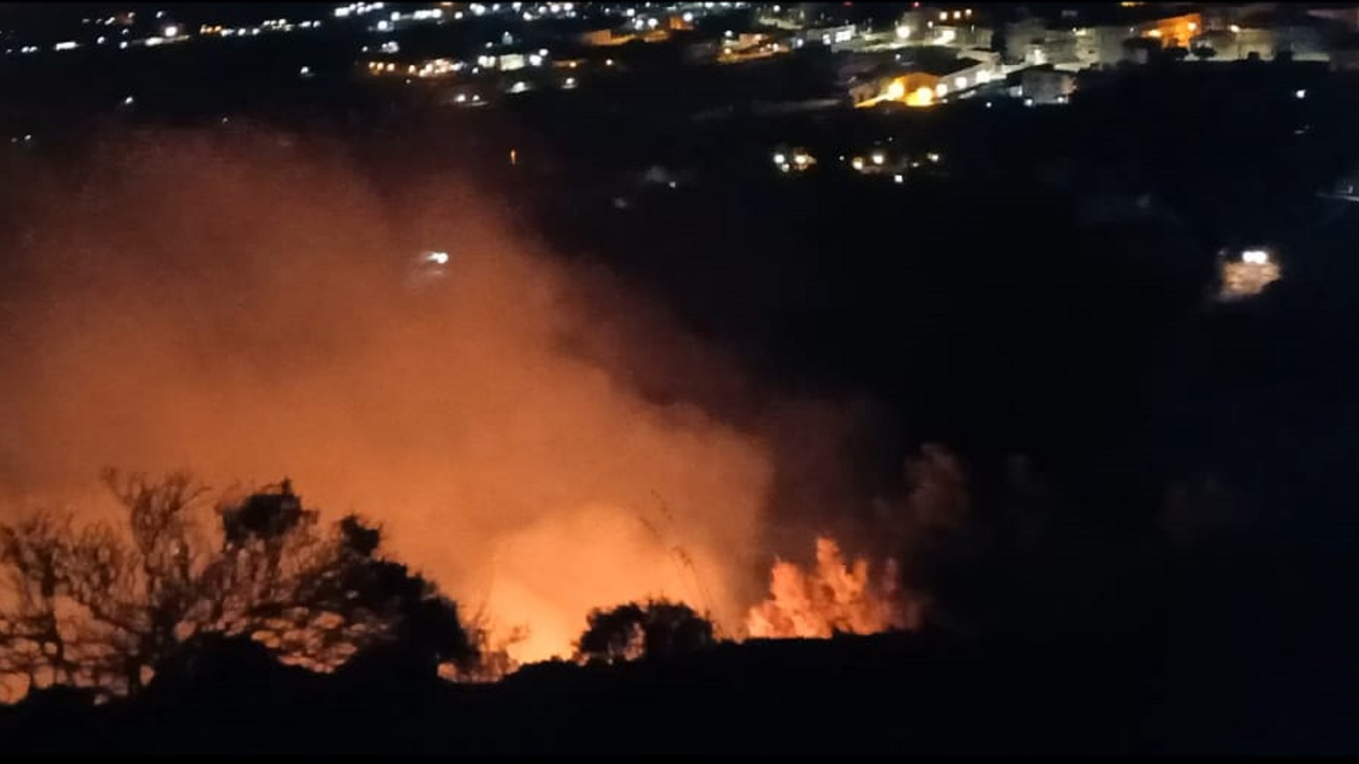 Incendio contrada Montagna