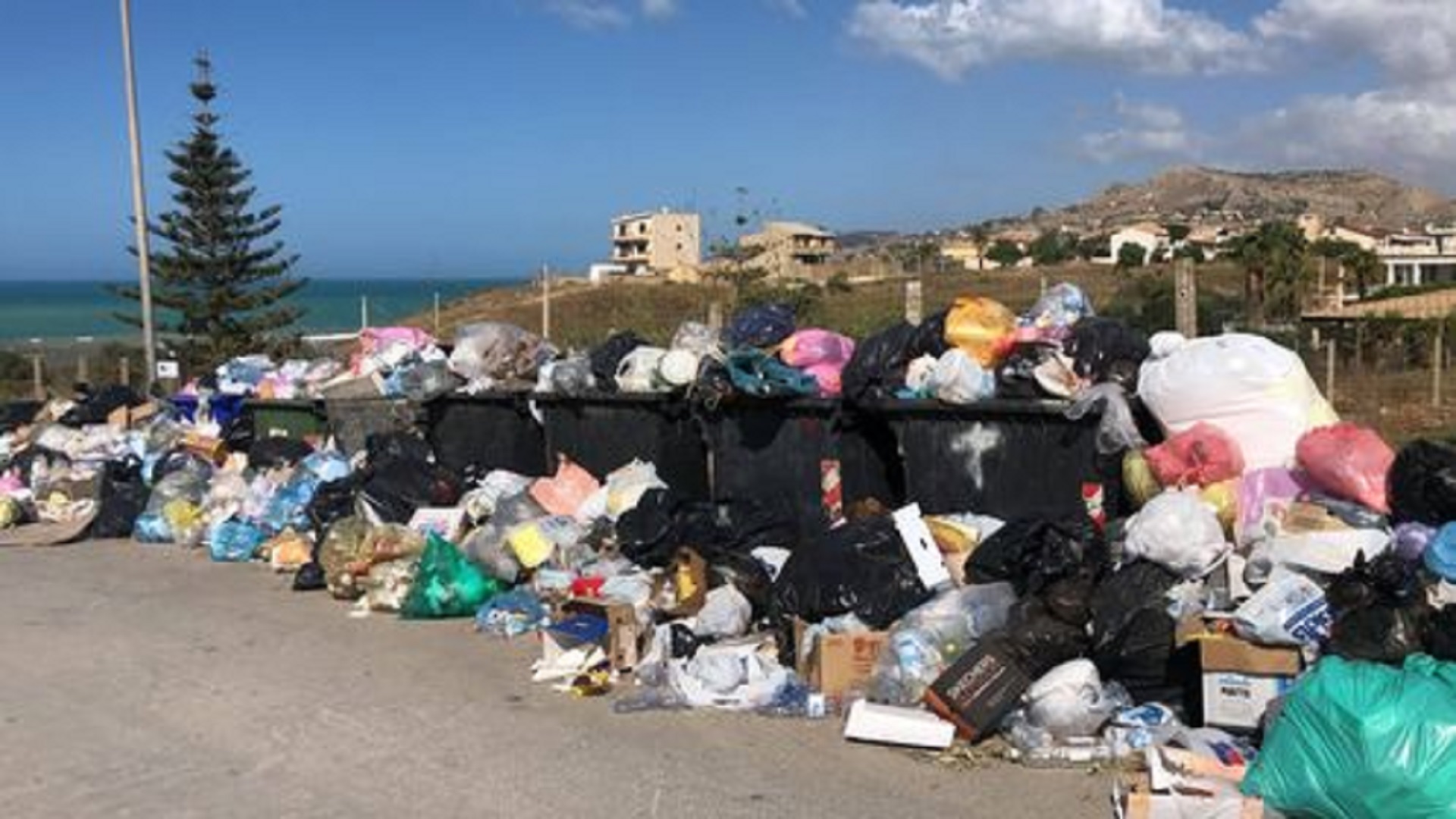 Rifiuti a Torre di Gaffe