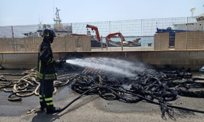 Vigili del fuoco al porto