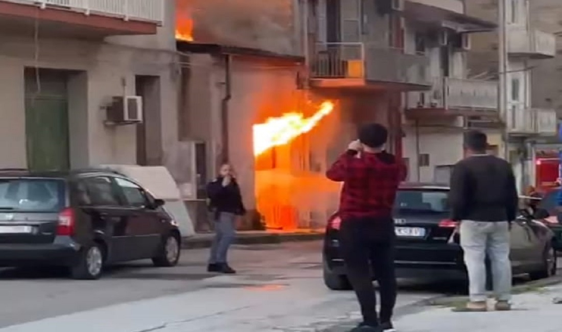 Incendio magazzino