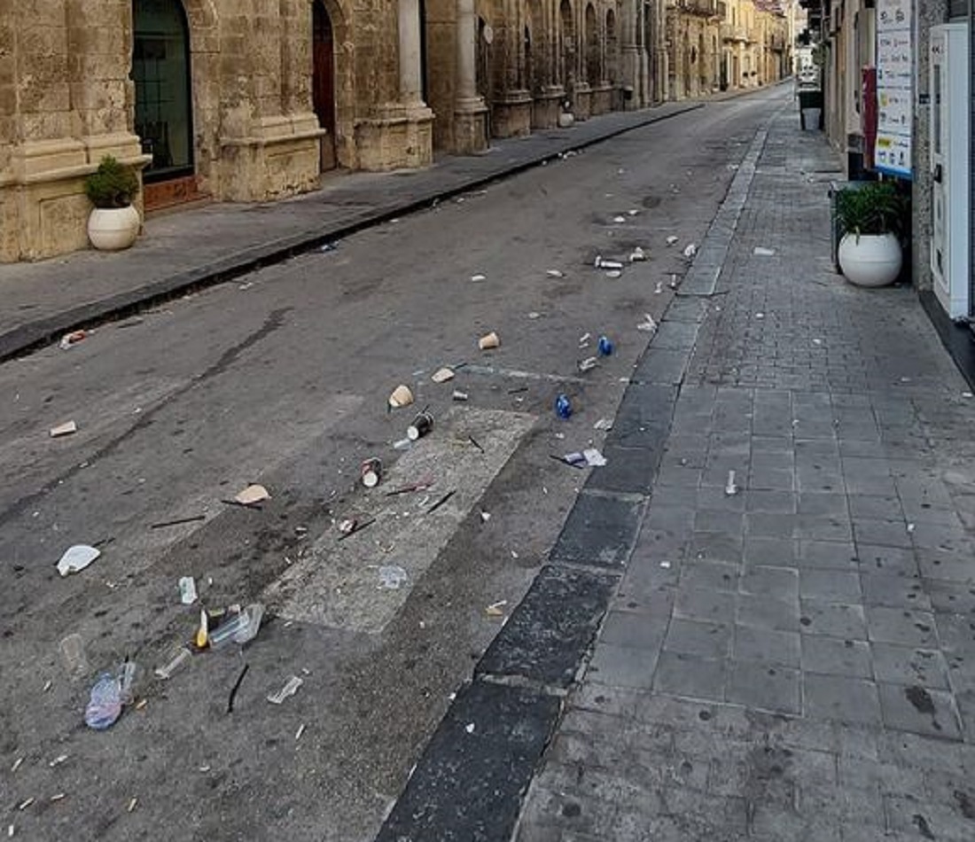 Rifiuti corso Vittorio Emanuele